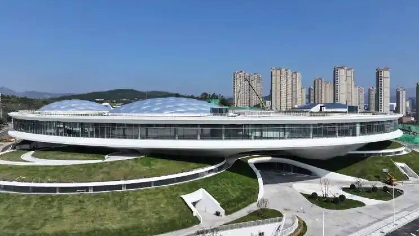 设备体验专区：bwin·必赢场馆内VR头显与体感设备陈列